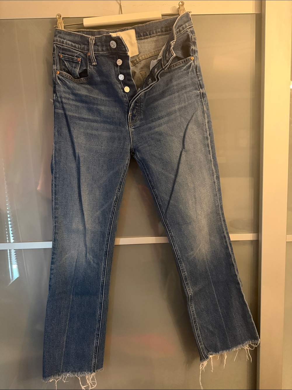 MOTHER Button-Fly Cropped Straight-Leg Jeans in Faded Blue